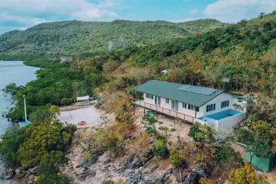 Image de Large Seaview House with Pool