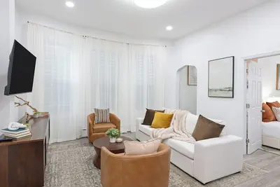 Image de New! King Bed, Spacious, 3 Bedrooms, Game Room, 20 Minutes to Nyc, 1800 sqft