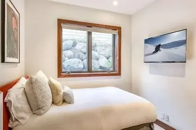 Image de 7 Bedroom Home Perfectly Located West End