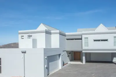 Image de Spacious 5-bedroom villa in tranquil Langebaan with heated pool