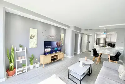 Image de Center of Waikiki Fully Furnished Nicely Decorated 2b Apartment