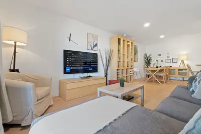 Image de Urban Oasis Near Shops & Trails