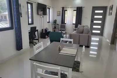 Image de Charming 2-bedroom bungalow with Ac, WiFi in beautiful Ocho Rios. Gated pool.