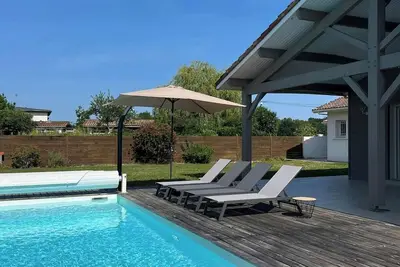 Image de Villa moderne, Piscine, proche Golf