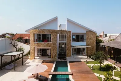 Image de Sukawati Beachfront Luxury 4bdr Villa Private Pool Ocean View Equipped Kitchen