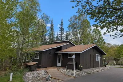 Image de Rustic Fawn at White Birch Lake | Fireplace, Ac, Lake Access w/ Dock, Dogs Ok