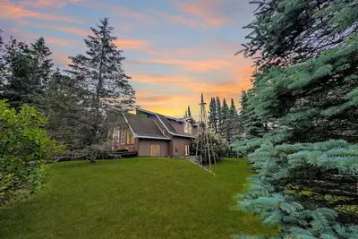 Image de Harlequin Haven at White Birch Lake | HotTub, Ac, Lake Access & Dock, Dogs Ok