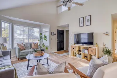Coastal Charm | Dogs Ok | Fireplace | Ping-Pong Table