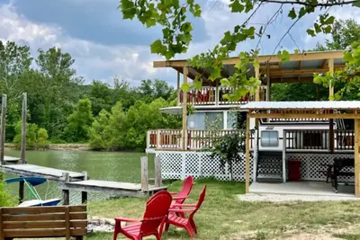 Image de Lost Hill Lake Happy Dayz Houseboat