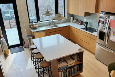Image de Spacious 5-bedroom home in Park Slope with deck, basketball court, Ac, WiFi
