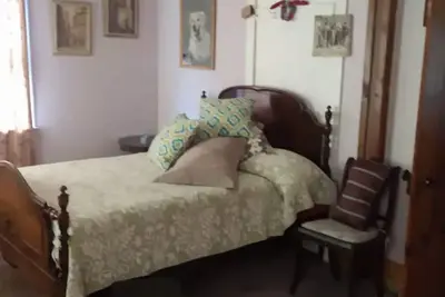 Image de Quaint old canal home. Lackawaxen River views/ access! Country life. Peaceful