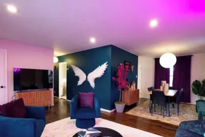 Image de Vibrant Villa with Private Hot Tub in Miller Beach