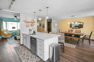 Image de Large Ranch; 4 Bed; 2. 5 Bath; Patio