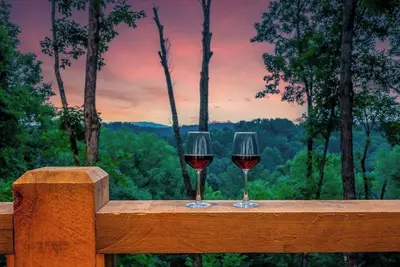 Image de High-End Hideaway: Mtn Views, Hot Tub, Game Room