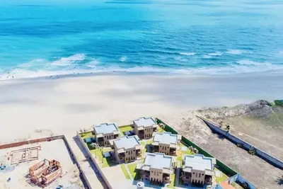 Image de Beachfront fully-equipped 2-bedroom house near Beach Park with Ac, WiFi.