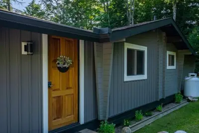 Image de Luxury  3 Bedroom Main cottage on clear lake Muskoka