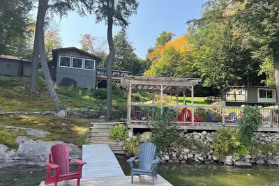 Image de Muskoka Lakefront  cottage  3 Br main cottage & 2 Br Bunkie on  clear lake