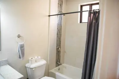 Image de Modern 2-bedroom condo with Ac, WiFi in the heart of beautiful Negril, Jamaica