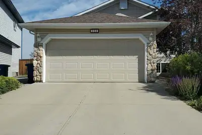 Image de Spacious 5-bedroom house in awesome Airdrie with WiFi. Close toAB attraction