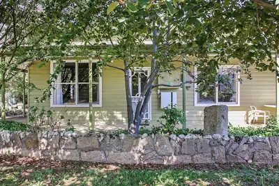 Image de The Bark Hut – a cosy retreat just steps from Beechworth’s best!