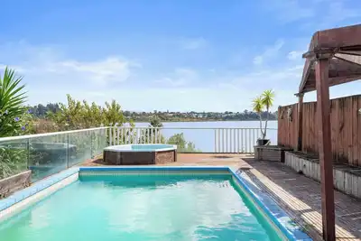 Image de Poolside Lookout - Tauranga Holiday Home