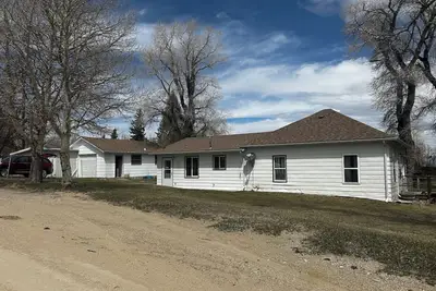 Image de Comfortable 2-bedroom home, perfect for a relaxing visit or remote work