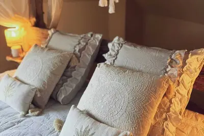 Image de Suite Exotique avec cinéma, spa privé & Déco Savane 🐾🌿, Enjoy your life