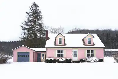 Roxy — Cozy Catskill Cottage