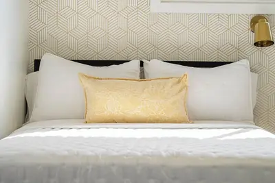 Image de Dual Units / Sleeps 17 near Fish Creek / Spruce Meadows