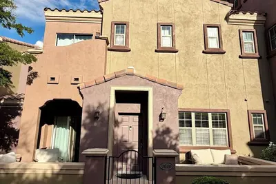 Image de 3-bedroom condo in Phoenix with upscale amenities
