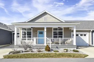 Image de New Bay Point Villa w\/ Wifi, Ac, Pool! Walk to the water, watch bald eagles!