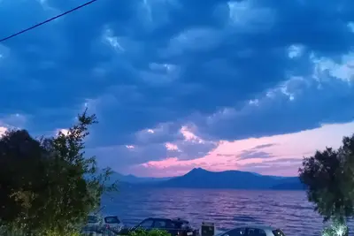 Charming 2-bedroom cottage with WiFi, Ac in welcoming Kato Alepochori