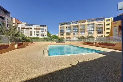 Image de T1 Familial avec Terrasse, Piscine, Plage à 6 Min à Pied et Aqualand à 2 Min