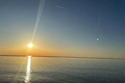 Image de Erie’s Edge “Lakeside Retreat With Spectacular Sunrises & Garden Views”