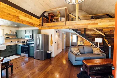 Image de Laurel Mtn Cabin -- 3 beds, kitchen, near wineries, hiking, biking, shopping