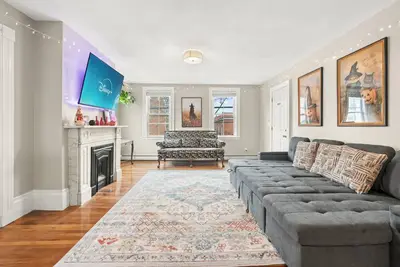 Image de Updated & Great Downtown Location, Built 1841