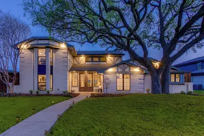 Image de Family & Dog-Friendly Luxury Tudor Home in Richardson, Tx w/ Pool and Spa