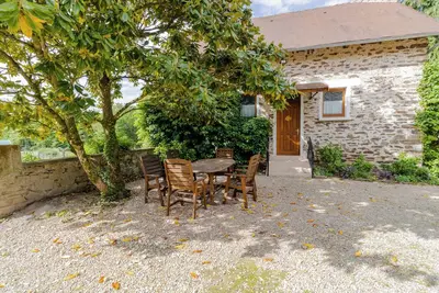 Image de Escapade Familiale Paisible en Nature avec Piscine Partagée et Activités