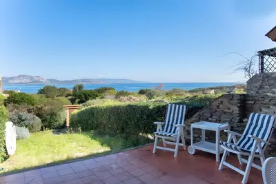Image de Maison de vacances 'I Lentischi C13' avec vue sur la mer, terrasse privée et climatisation