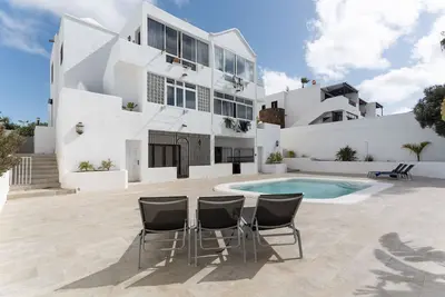 Image de Maison de vacances 'Queen Vetusta -Pool and Tennis' avec piscine partagée, terrasse et Wi-Fi
