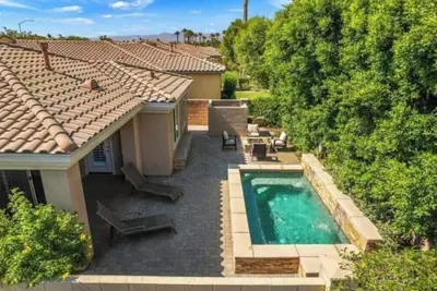 Image de Desert Rose - Walk to Festivals