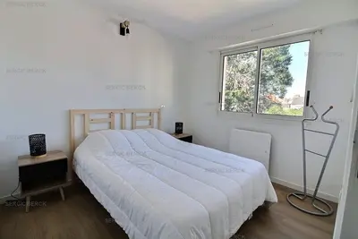 Bm B 11 : Bel  appart lumineux  1 chambre et 1 coin nuit  pr 4 pers. Park privé. A  6mn de la. . .