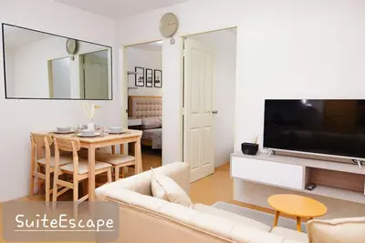 Image de Modern minimalist 2-Bedroom Condo, with modern Kitchen & access to Swimming Pool