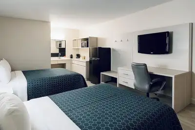 Image de Affordable hotel suites with WiFi, Ac in charming McDonough