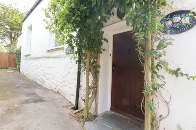 Rosemaddon, pet friendly, character holiday cottage in Crantock