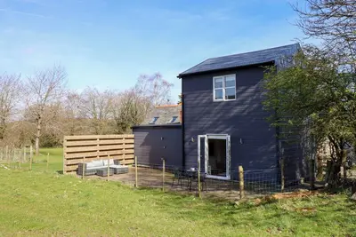 Image de The Stables, pet friendly, with a garden in Tafarn-Y-Gelyn