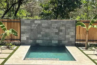 Image de Two cozy and separate 1-bedroom cabins surrounded by nature and close to beach