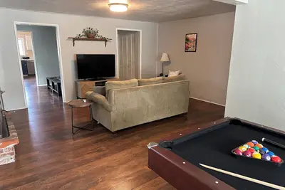 Image de Track & Field Fans + Game Day Guests Welcome! Pet-Friendly 3br Home w/Rv Parking