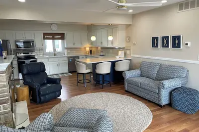 Image de Clean, 3-bedroom cottage home with pool in the charming city of Belleville.