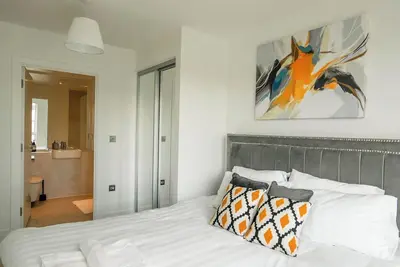 Image de Stylish 2bdr w/Free Parking & Balcony near Wembley
